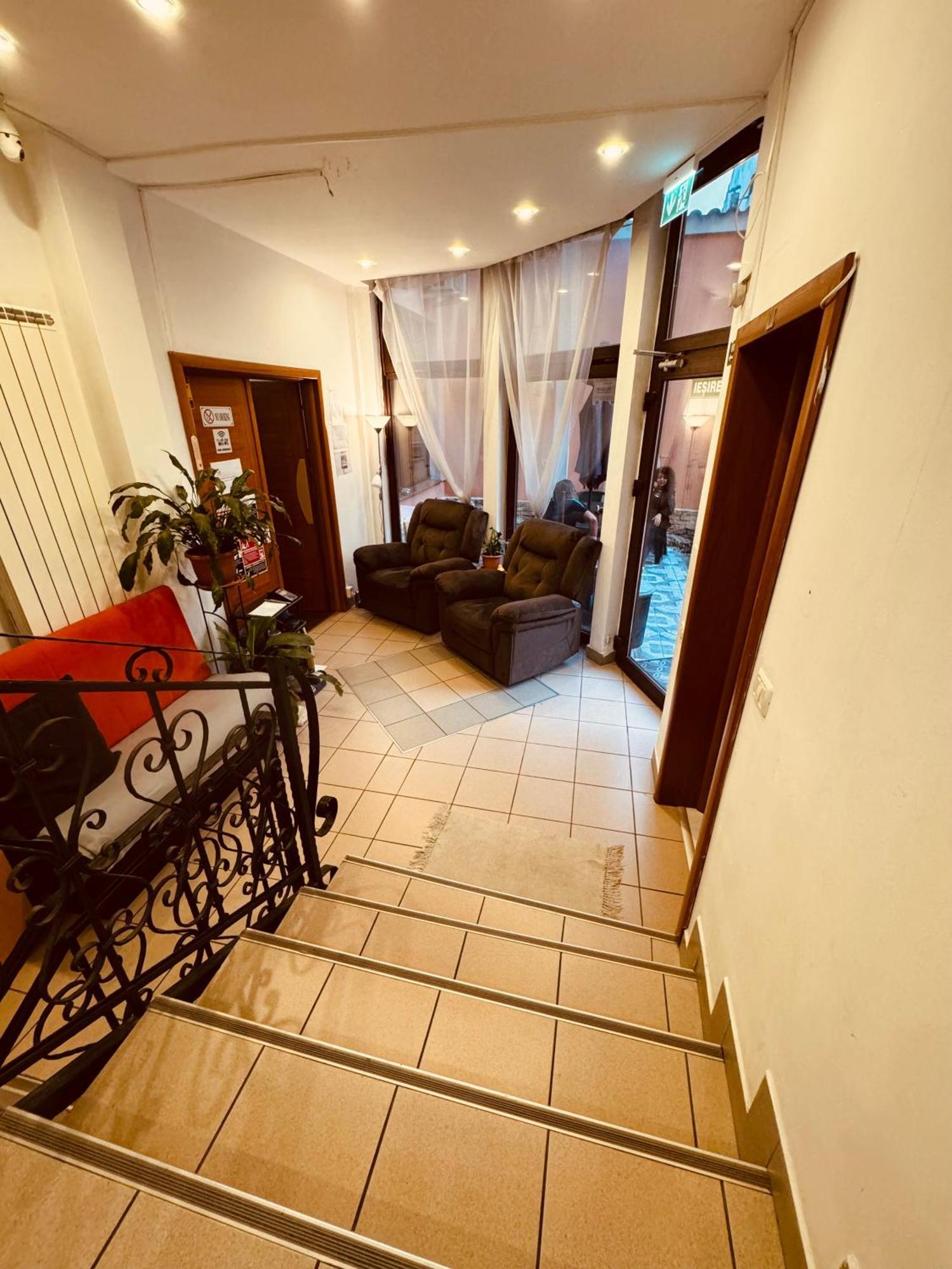 אורדאה Central Hostel Partener מראה חיצוני תמונה